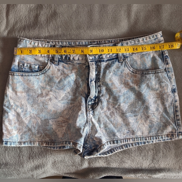 Urban Outfitters BDG high waisted shorts - Picture 7 of 9